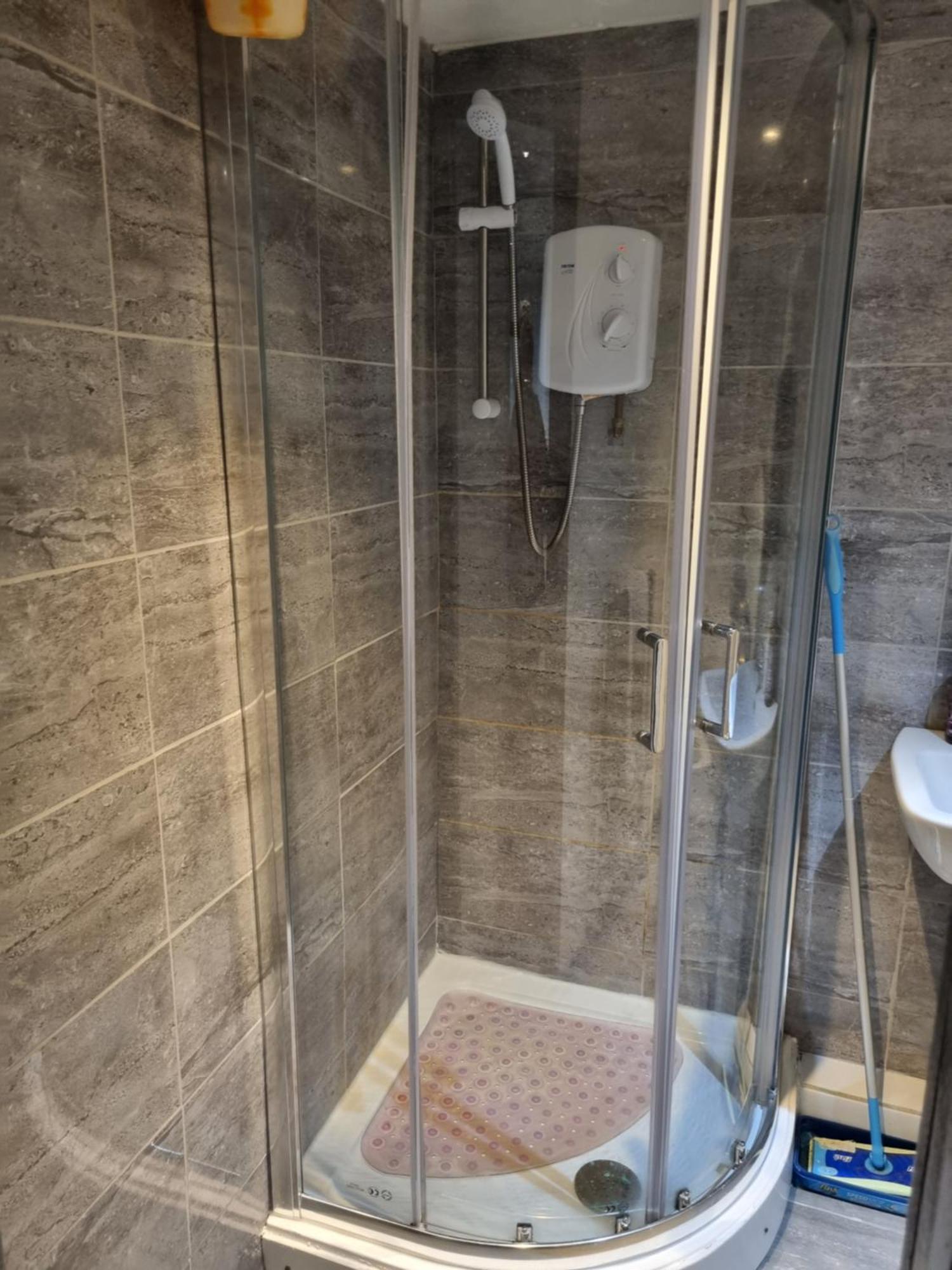 A Cosy Deluxe Size Studio With Queen Size And Sofa Bed Apartment Leeds  Exterior foto
